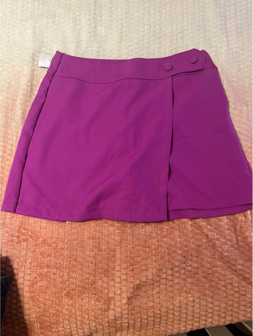 Size L NWT Purple mini skirt short zipper and button detail
